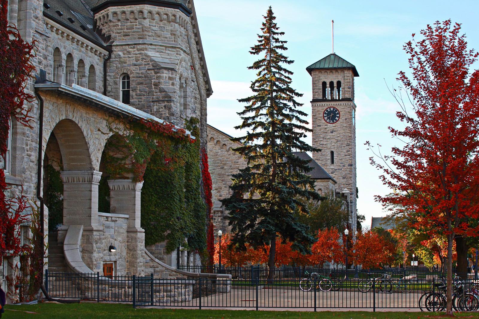 Autumn Queen's campus